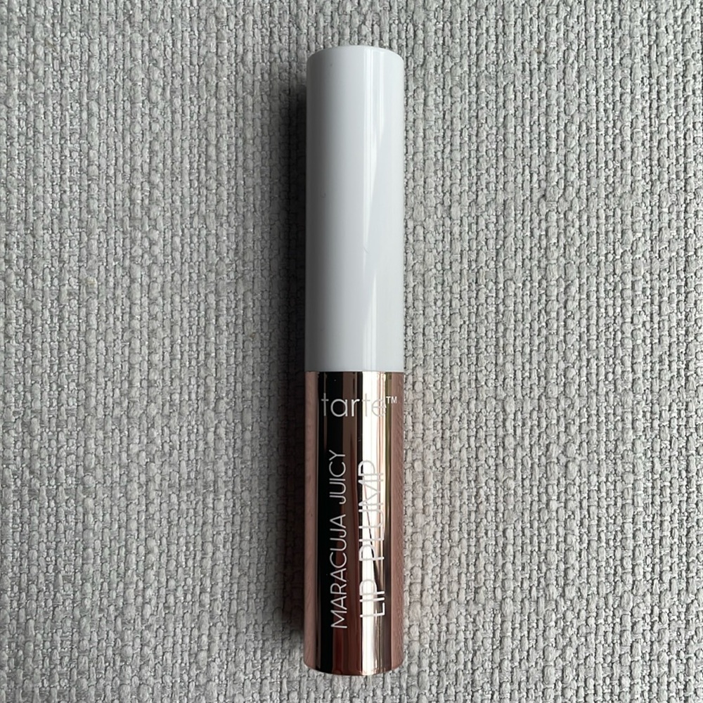 tarte Maracuja Juicy Lip Plumper in Honeysuckle- black cherry travel sized